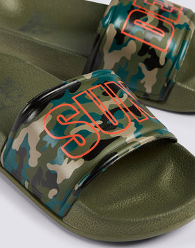 ZAPATILLA DE RAYAS CAMUFLADAS CON LOGOTIPO