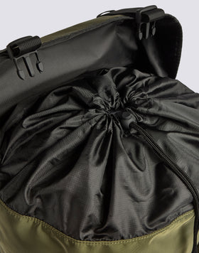 SAC À DOS EN NYLON BRILLANT AVEC POCHES CARGO