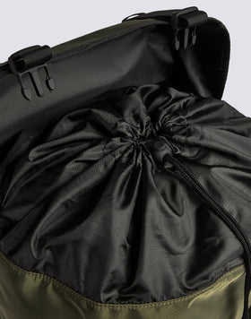 ZAINO IN NYLON SHINY CON TASCHE CARGO