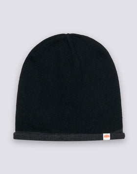 BEANIE IN CONTRAST COLOR