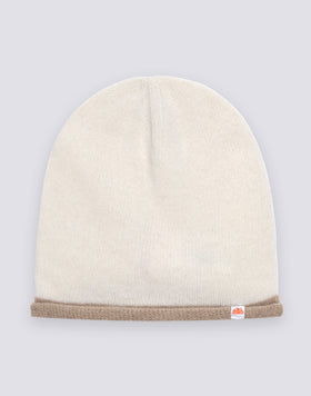 BEANIE IN CONTRAST COLOR