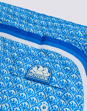 COSTUME DA BAGNO BAMBINO CORTO VITA ELASTICATA REPREVE® CON STAMPA MAIOLICA SUNSET