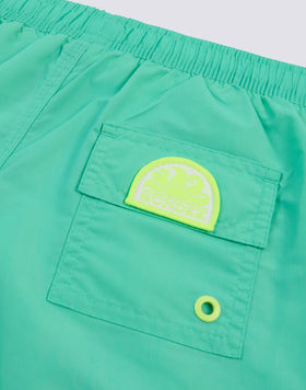 MAILLOT DE BAIN COURT EN TAFFETAS EMBLÉMATIQUE À TAILLE ÉLASTIQUE AVEC PASSEPOIL