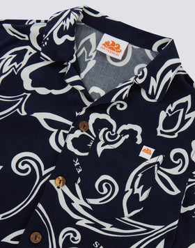 CAMISA DE NIÑO MODELO BOWLING CON ESTAMPADO FLORAL