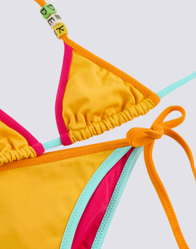 MINI BIKINI CON LAZOS AJUSTABLES Y RIBETES EN CONTRASTE
