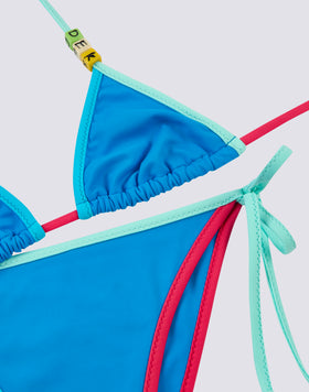 MINI BIKINI AVEC ATTACHES RÉGLABLES ET PASSEPOILS CONTRASTÉS
