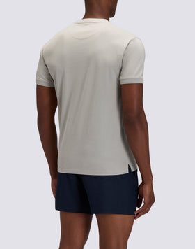 CAMISETA NEW DEY DE CUELLO REDONDO TEÑIDA EN PIEZA CON LOGOTIPO