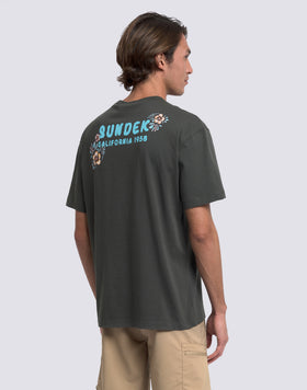 T-SHIRT DA UOMO A GIROCOLLO CON STAMPA E RICAMO SUNDEK CALIFORNIA 1958