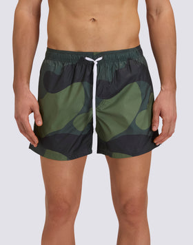 BAÑADOR DE PANTALÓN CORTO CON CINTURA ELÁSTICA ESTAMPADO DE CAMUFLAJE TEJIDO RIP-STOP