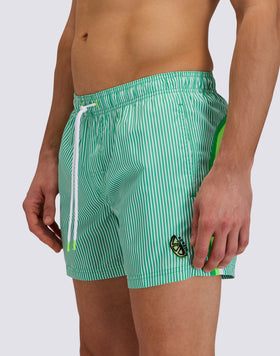 BAÑADOR CORTO DE CINTURA ELÁSTICA DE POLIÉSTER RECICLADO REPREVE® CON ESTAMPADO DE RAYAS JUICY Y BORDADO DE FRUTAS