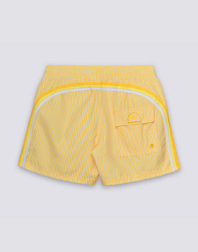 BAÑADOR CORTO DE CINTURA ELÁSTICA DE POLIÉSTER RECICLADO REPREVE® CON ESTAMPADO DE RAYAS JUICY Y BORDADO DE FRUTAS