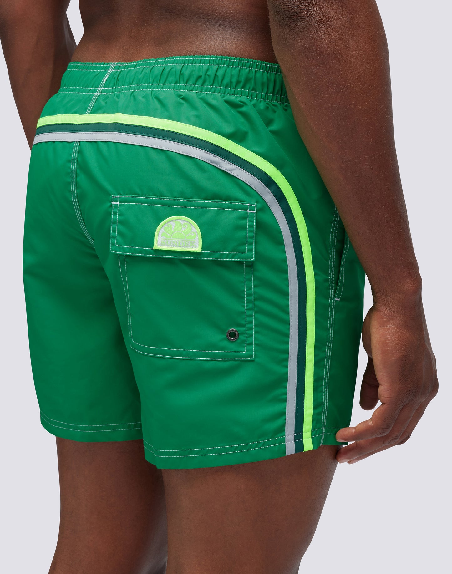 ICONIC TAFFETA STRETCH WAIST SHORT SWIM TRUNKS