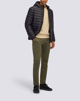 CHAQUETA CORTA DE PLUMÓN PARA HOMBRE 100 GRAMOS CON CAPUCHA