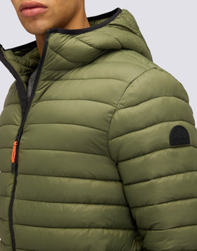 CHAQUETA CORTA DE PLUMÓN PARA HOMBRE 100 GRAMOS CON CAPUCHA