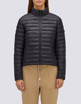 PLUMÍN DE MUJER CON CUELLO ALTO