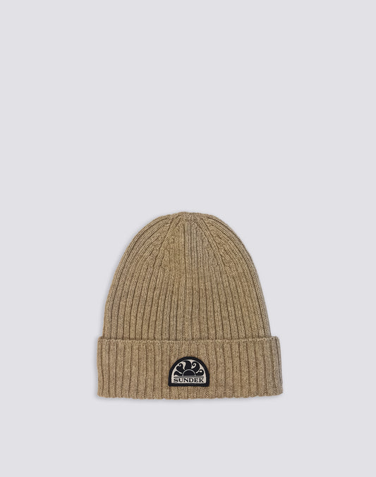 GORRO CON PARCHE ICÓNICO