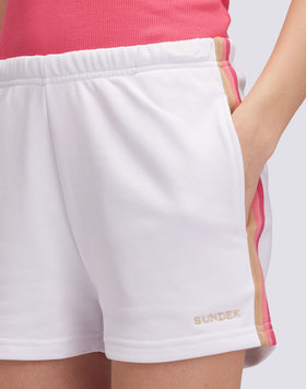 PANTALONES CORTOS DE FELPA CON CINTA ARCOÍRIS EN LOS LADOS