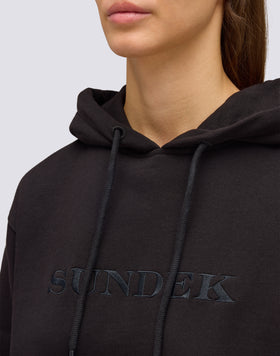 SUDADERA DE MUJER CON CAPUCHA Y INSCRIPCIÓN SUNDEK