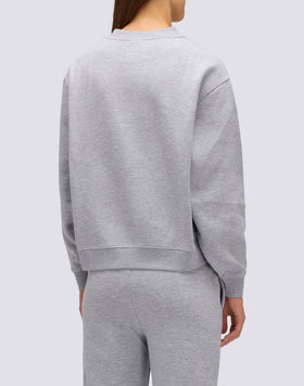 SUDADERA DE MUJER CON CUELLO REDONDO Y FLOR