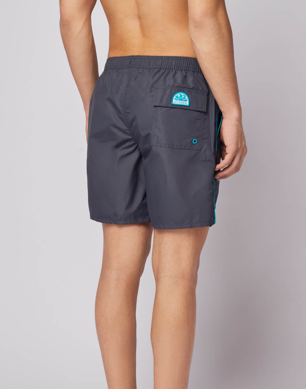 MID-LENGTH SWIM SHORTS WITH AN ELASTICATED WAISTBAND